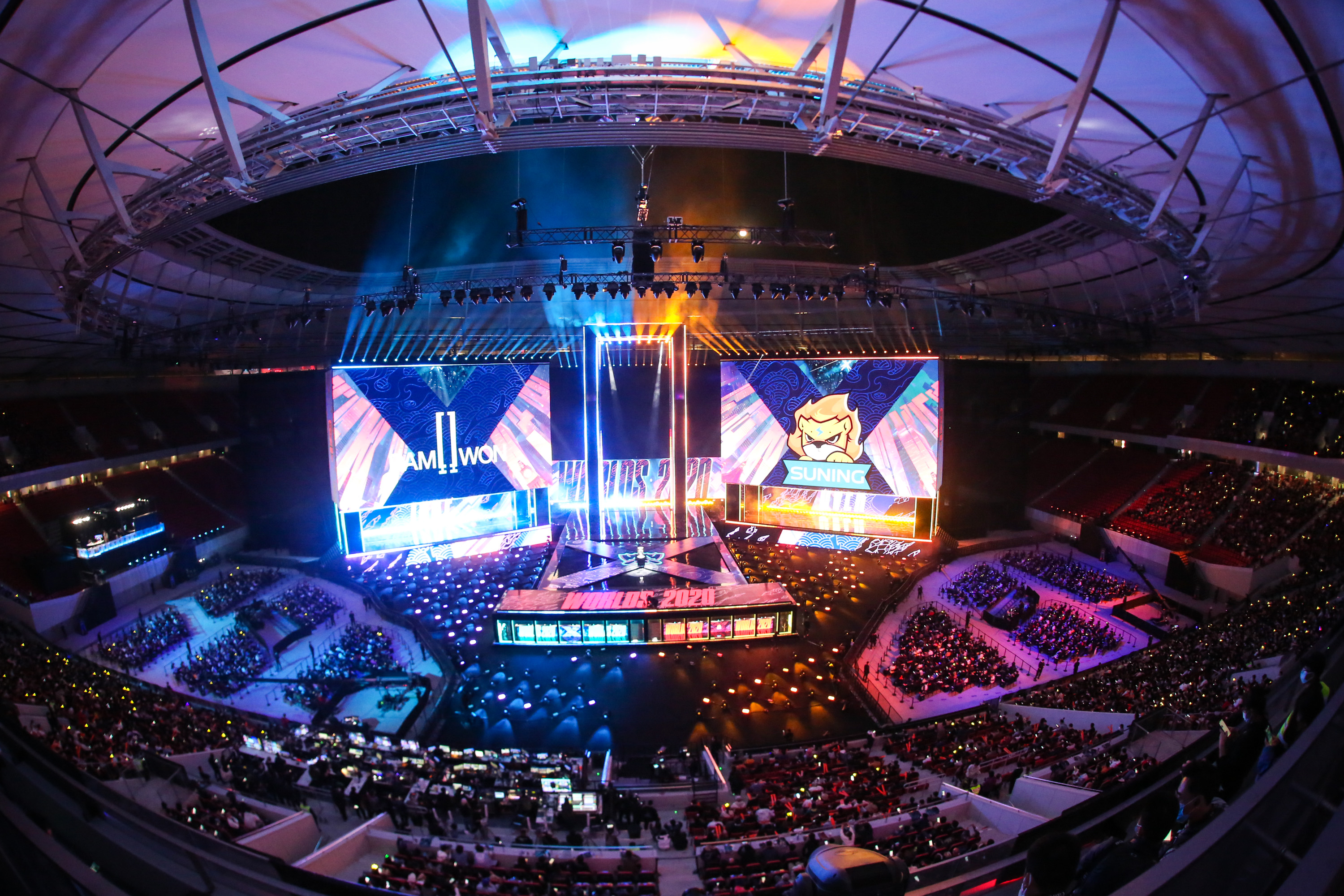 Invictus Gaming 在 LPL 第二分裂 2025 中巩固小组前三名的位置